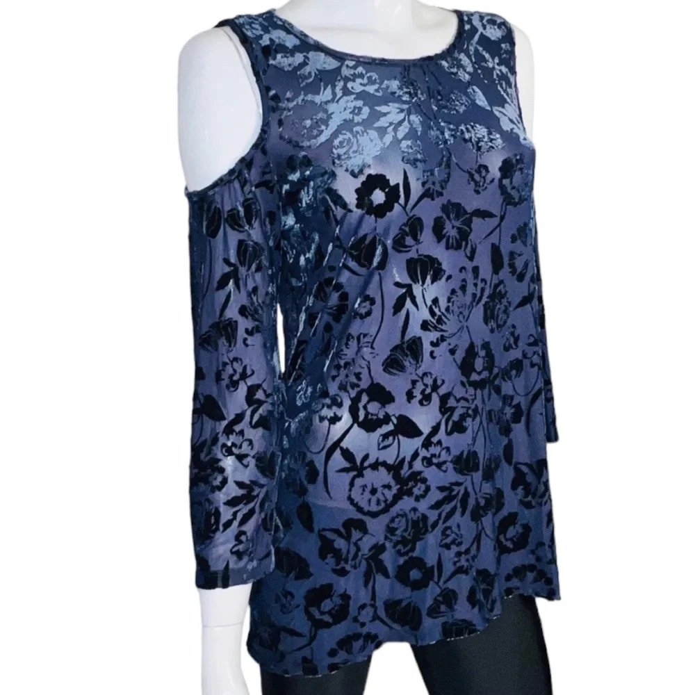 4/$40‎ Sunny Leigh Open Shoulder Velvet Floral Print Long Sleeve Blue Tunic